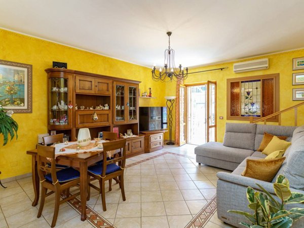 casa indipendente in vendita ad Acireale