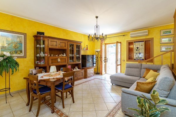 casa indipendente in vendita ad Acireale in zona Santa Caterina