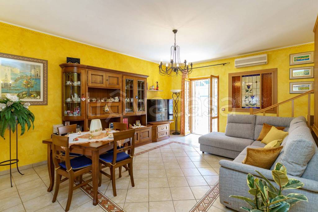 casa indipendente in vendita ad Acireale in zona Santa Caterina