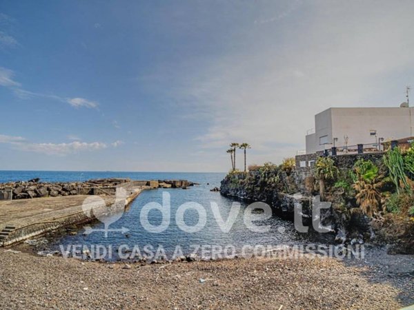 casa indipendente in vendita ad Acireale in zona Santa Tecla