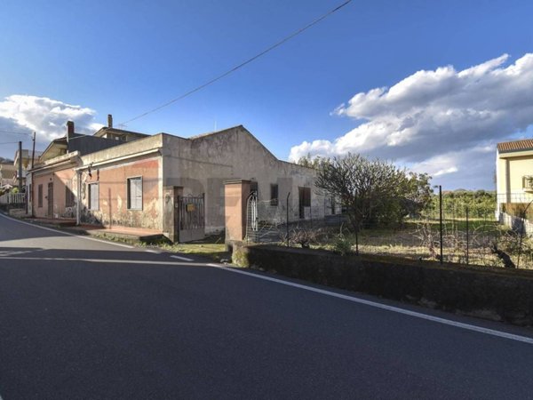 casa indipendente in vendita ad Acireale in zona Stazzo