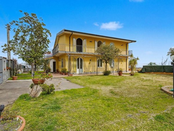 casa indipendente in vendita ad Acireale in zona Pennisi