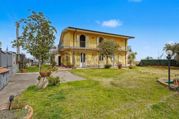casa indipendente in vendita ad Acireale in zona Pennisi
