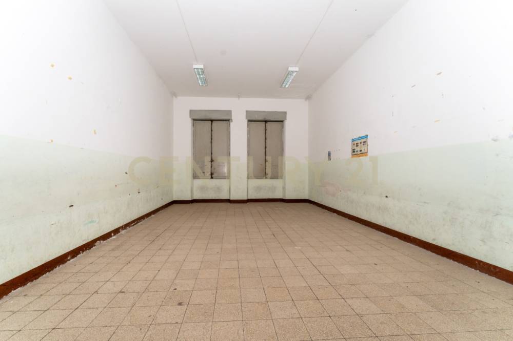 locale commerciale in vendita ad Acireale in zona Santa Caterina