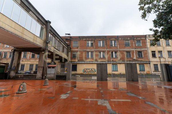 locale di sgombero in vendita ad Acireale