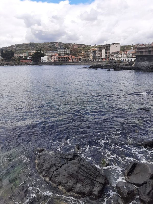 locale commerciale in vendita ad Acireale in zona Capo Mulini