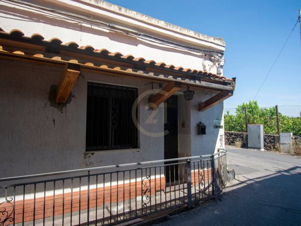 casa indipendente in vendita ad Acireale in zona Scillichenti