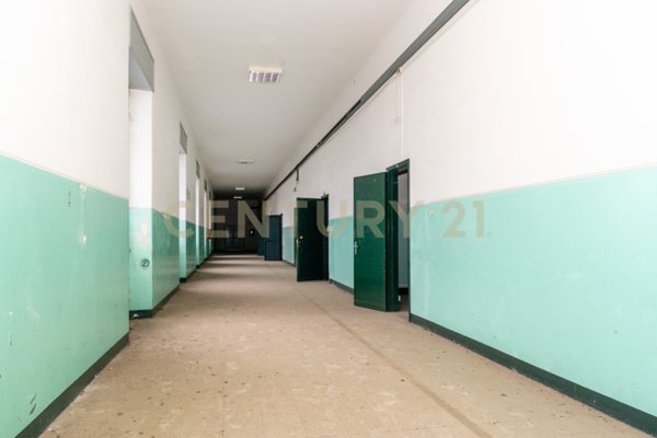 locale commerciale in vendita ad Acireale