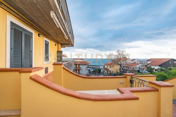 appartamento in vendita ad Acireale in zona Stazzo