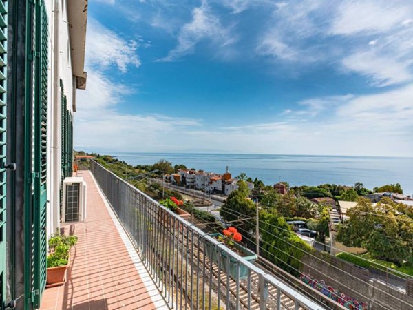 appartamento in vendita ad Acireale in zona Centro Storico