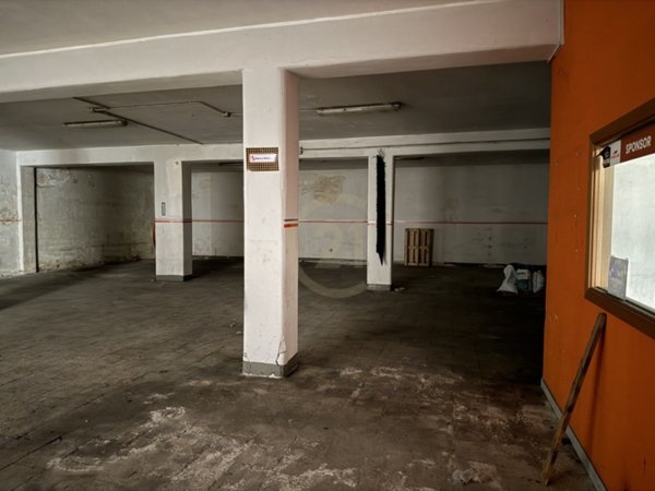 locale commerciale in vendita ad Acireale