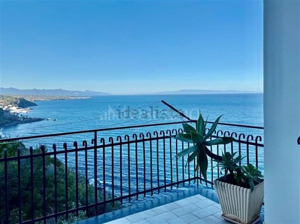 casa semindipendente in vendita ad Acireale in zona Santa Caterina