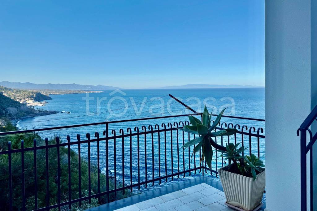 appartamento in vendita ad Acireale in zona Santa Caterina