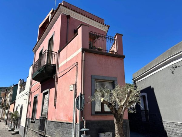 casa indipendente in vendita ad Acireale in zona Santa Tecla
