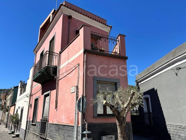 casa indipendente in vendita ad Acireale in zona Santa Tecla