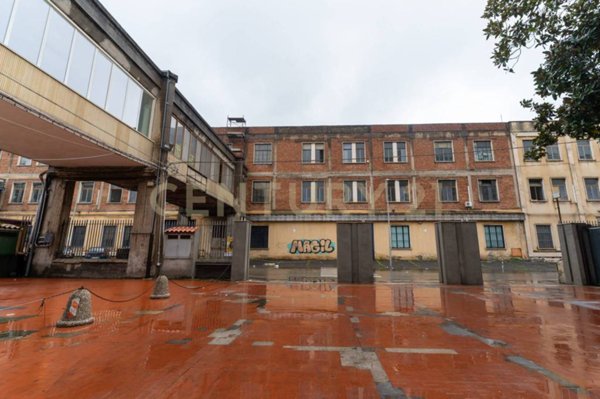 locale commerciale in vendita ad Acireale