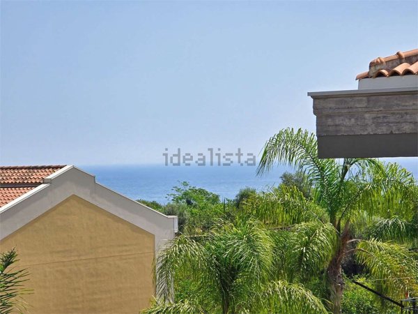 casa indipendente in vendita ad Acireale in zona Scillichenti