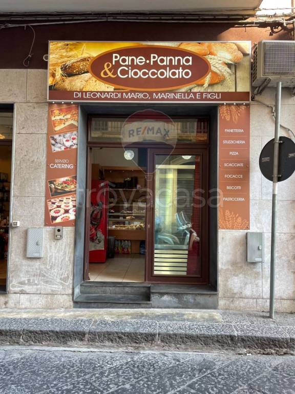 negozio in vendita ad Acireale
