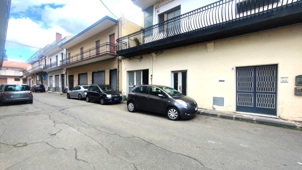 locale commerciale in vendita ad Acireale