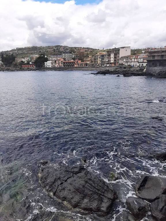 negozio in vendita ad Acireale in zona Capo Mulini