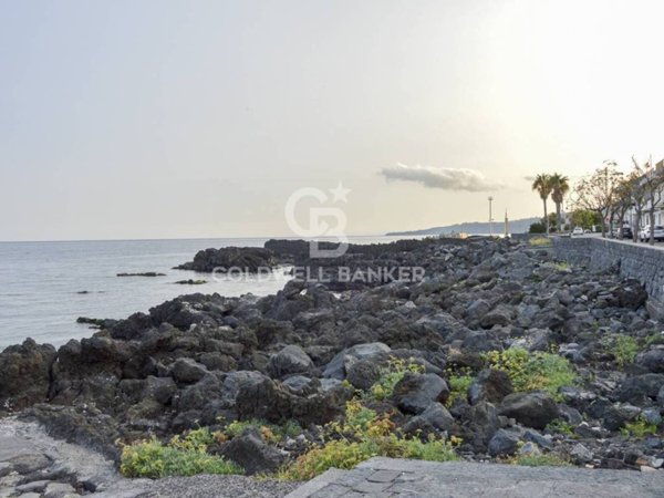 appartamento in vendita ad Acireale in zona Stazzo