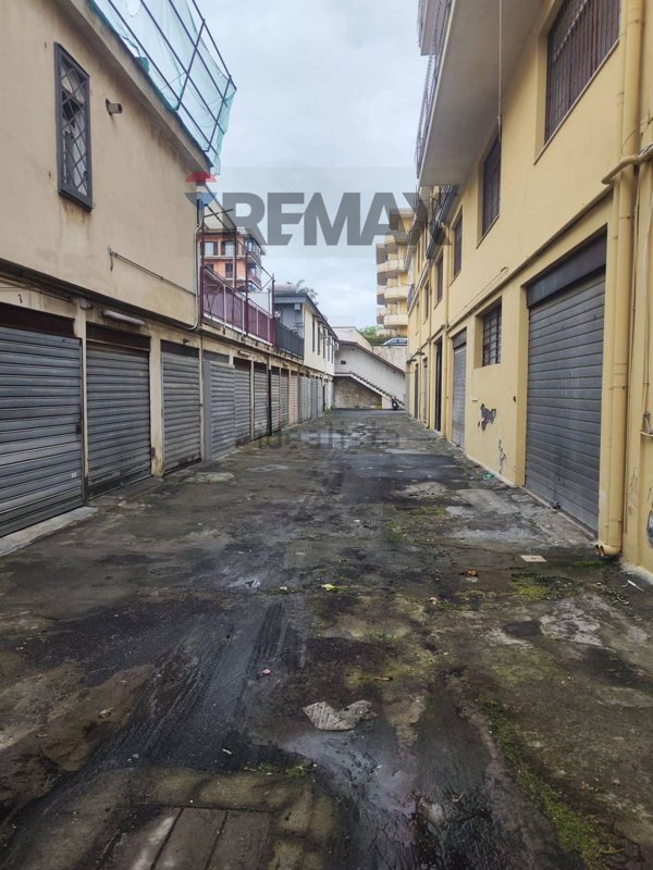 locale di sgombero in vendita ad Acireale