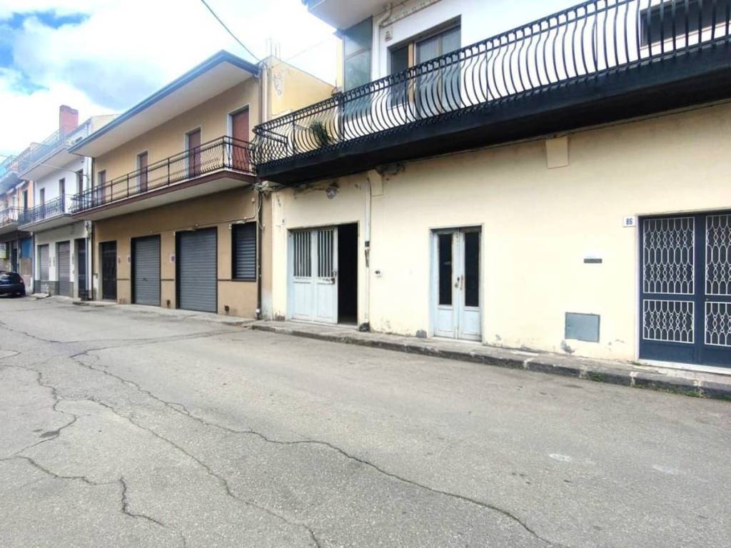 negozio in vendita ad Acireale in zona Santa Caterina