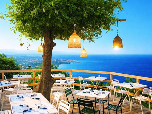 negozio in vendita ad Acireale in zona Stazzo