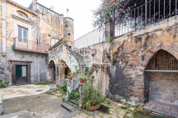 casa indipendente in vendita ad Acireale in zona Centro Storico