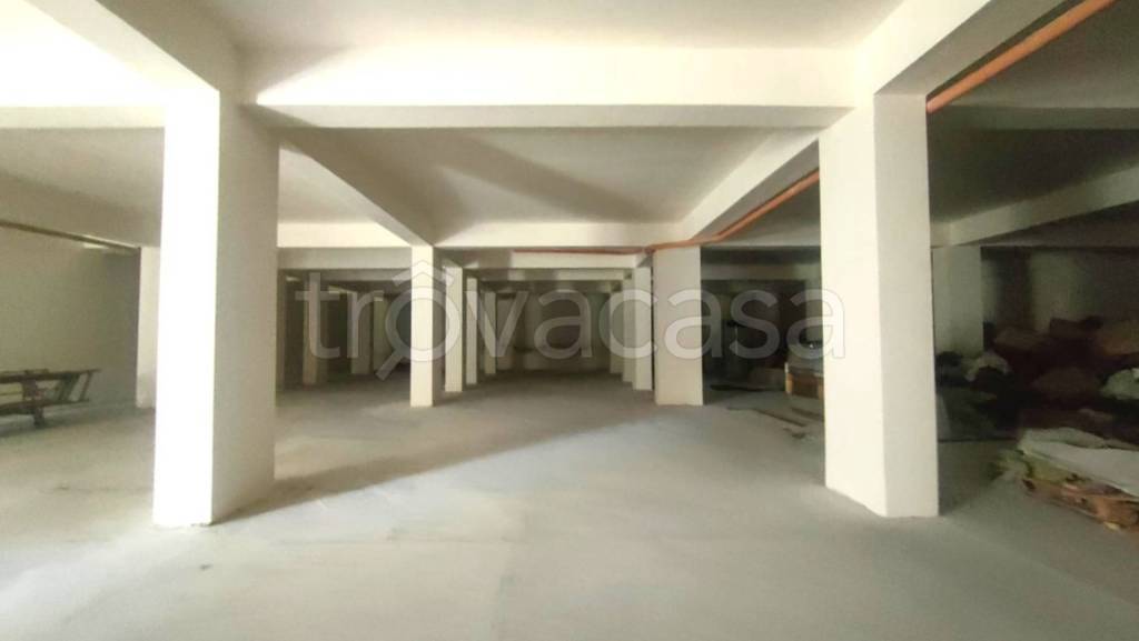 locale commerciale in vendita ad Acireale