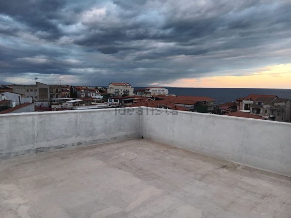 appartamento in vendita ad Acireale in zona Stazzo