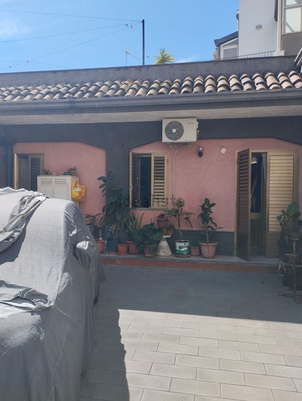 casa semindipendente in vendita ad Acireale