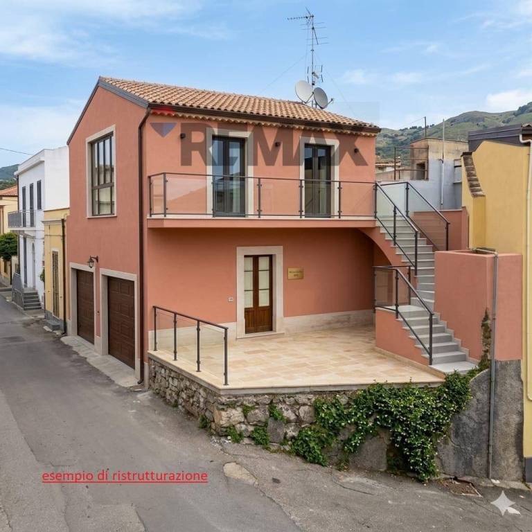 casa indipendente in vendita ad Acireale in zona Pennisi