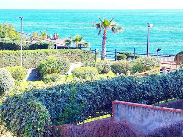 appartamento in vendita ad Acireale in zona Pozzillo