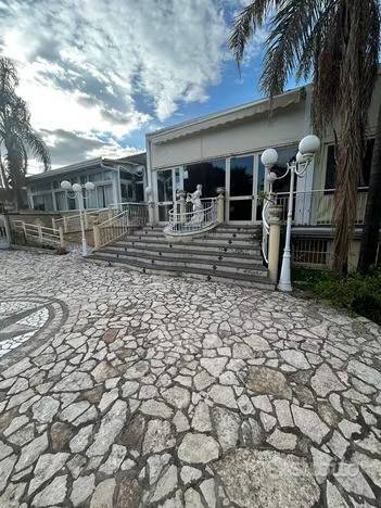 negozio in vendita ad Acireale