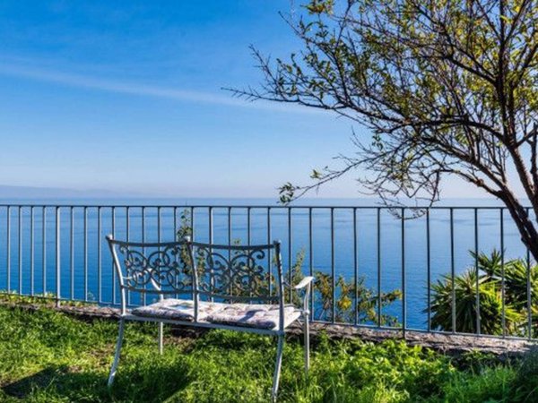 casa indipendente in vendita ad Acireale in zona Santa Caterina