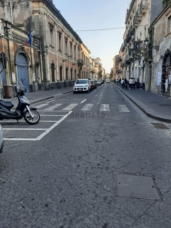 negozio in vendita ad Acireale in zona Centro Storico