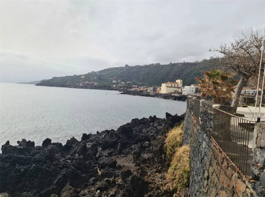 appartamento in vendita ad Acireale in zona Santa Tecla