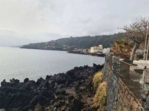 appartamento in vendita ad Acireale in zona Santa Tecla