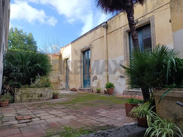 casa indipendente in vendita ad Acireale in zona Centro Storico