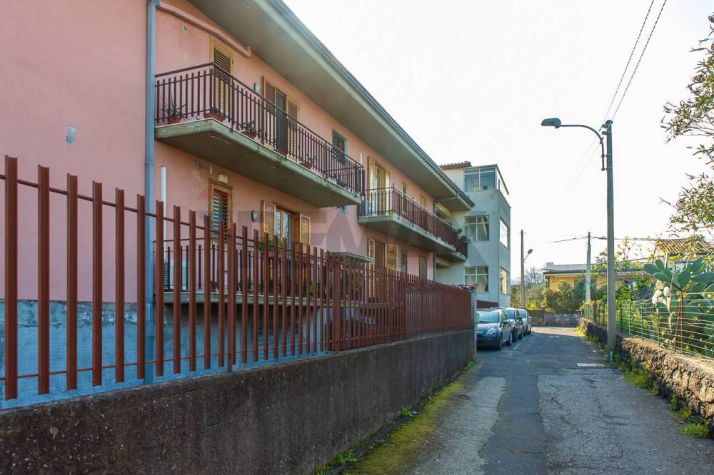 appartamento in vendita ad Acireale in zona Piano d'Api