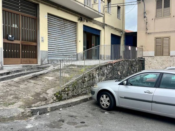 negozio in vendita ad Acireale in zona San Cosmo