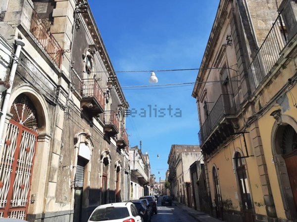 locale commerciale in vendita ad Acireale in zona Aci Platani