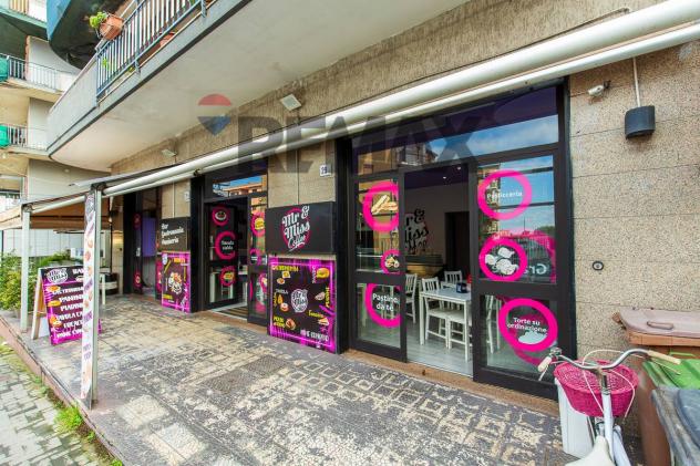 negozio in vendita ad Acireale