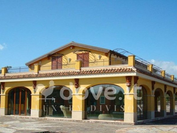 casa indipendente in vendita ad Acireale in zona Santa Tecla