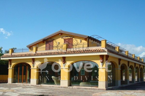 casa indipendente in vendita ad Acireale in zona Santa Tecla
