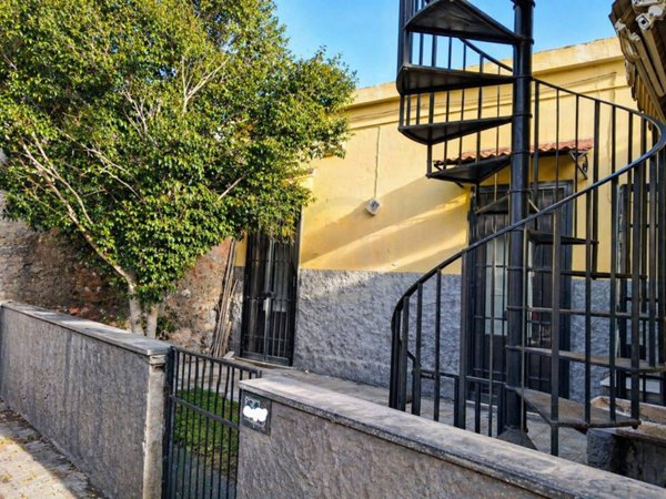 casa indipendente in vendita ad Acireale in zona Santa Tecla