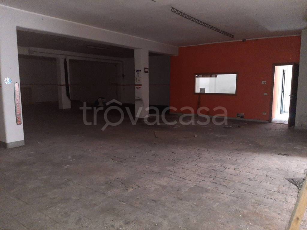 locale commerciale in vendita ad Acireale