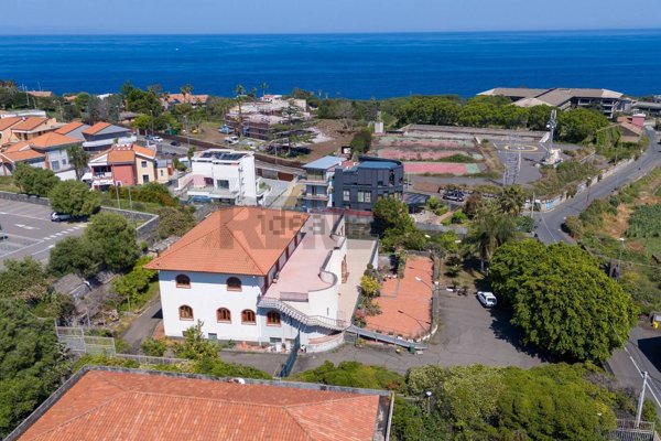 casa indipendente in vendita ad Acireale in zona Capo Mulini