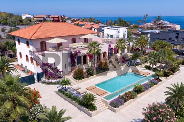 casa indipendente in vendita ad Acireale in zona Capo Mulini